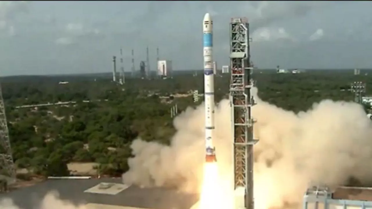 ISRO SSLV-D3 Launch: इसरो ने फिर रचा इतिहास, धरती की निगरानी के लिए ईओएस-08 का हुआ सफल प्रक्षेपण