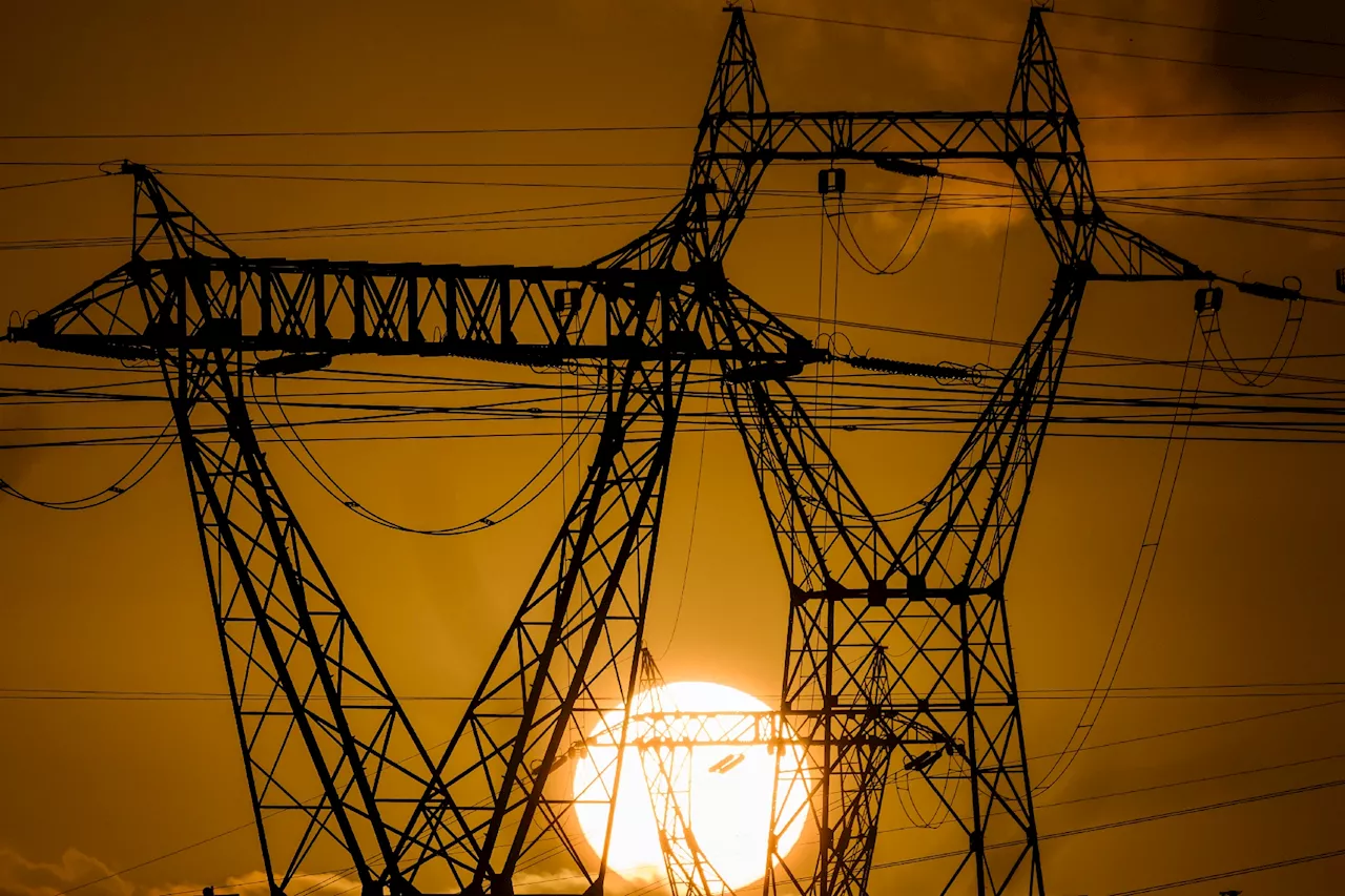 Les lignes électriques au défi de se muscler pour mieux affronter tempêtes et canicules