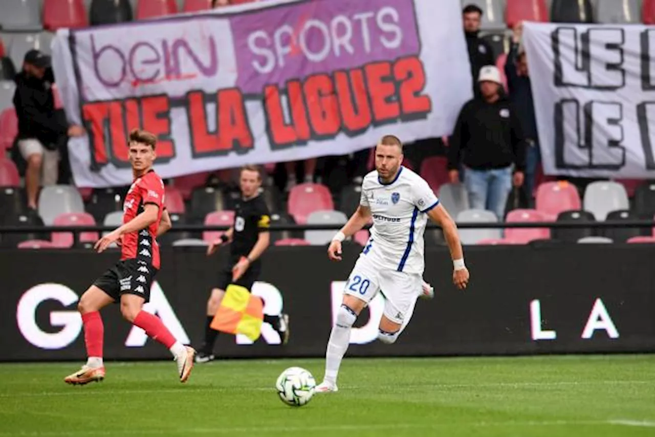 Les supporters manifestent leur colère contre beIN Sports en ouverture de la Ligue 2