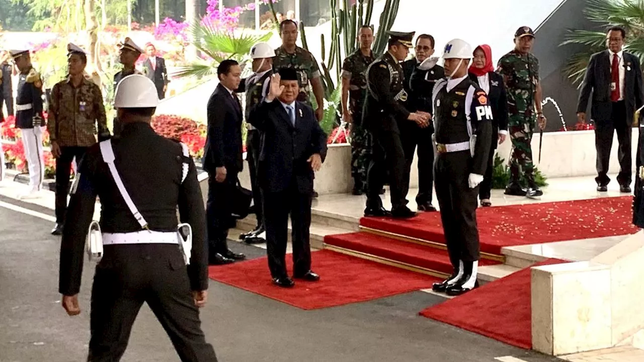 Hadir Sebagai Menteri Pertahanan, Prabowo Subianto Kenakan Jas Hitam di Sidang Tahunan MPR 2024