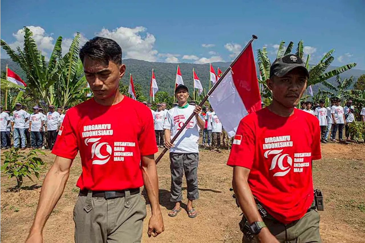 Para Mantan Napiter Bentangkan Bendera Merah Putih