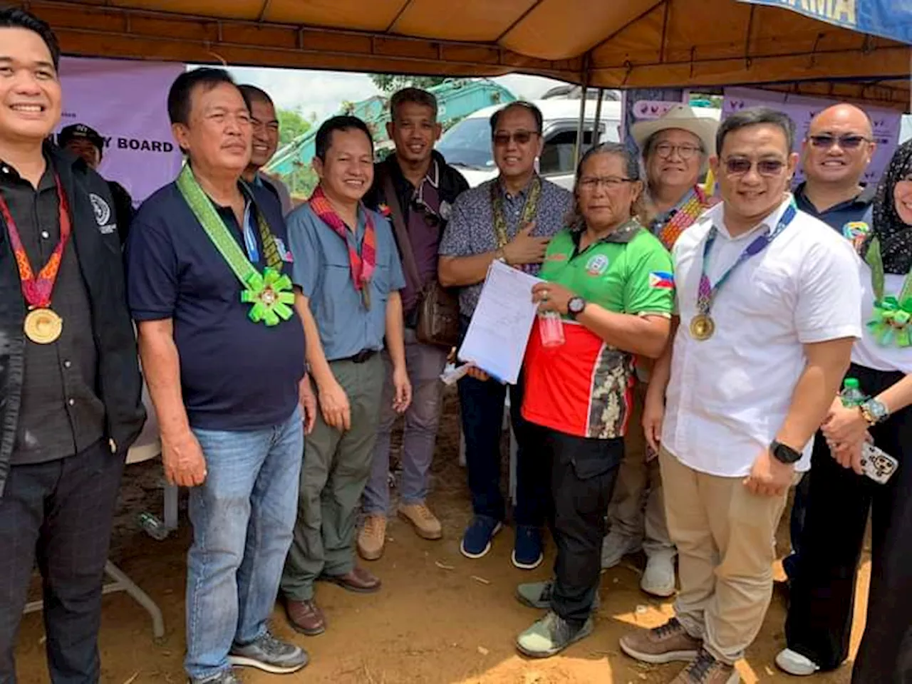 NAC, OPAPRU hand over amnesty forms to MNLF commander