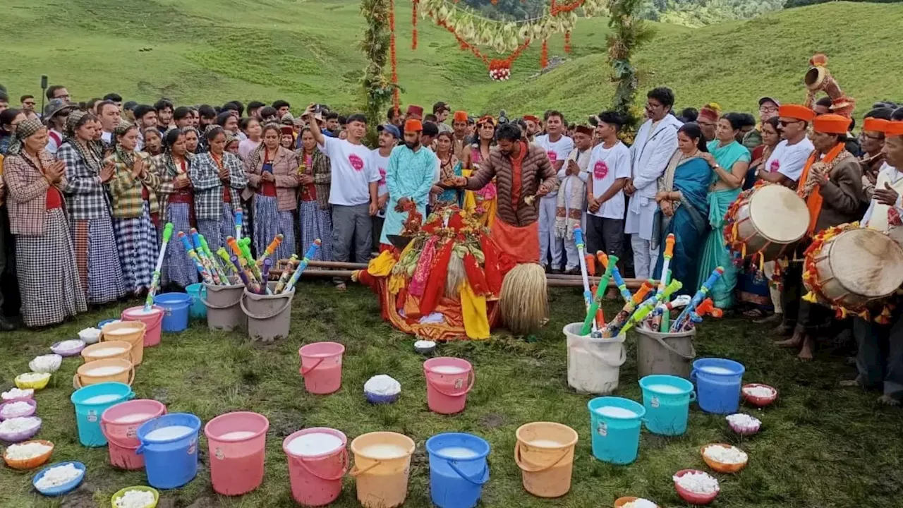 Butter Festival: ग्यारह हजार फीट की ऊंचाई पर खेली गयी दूध, मक्खन और मठ्ठे से गजब की होली, जानिए अनोखी परंपरा