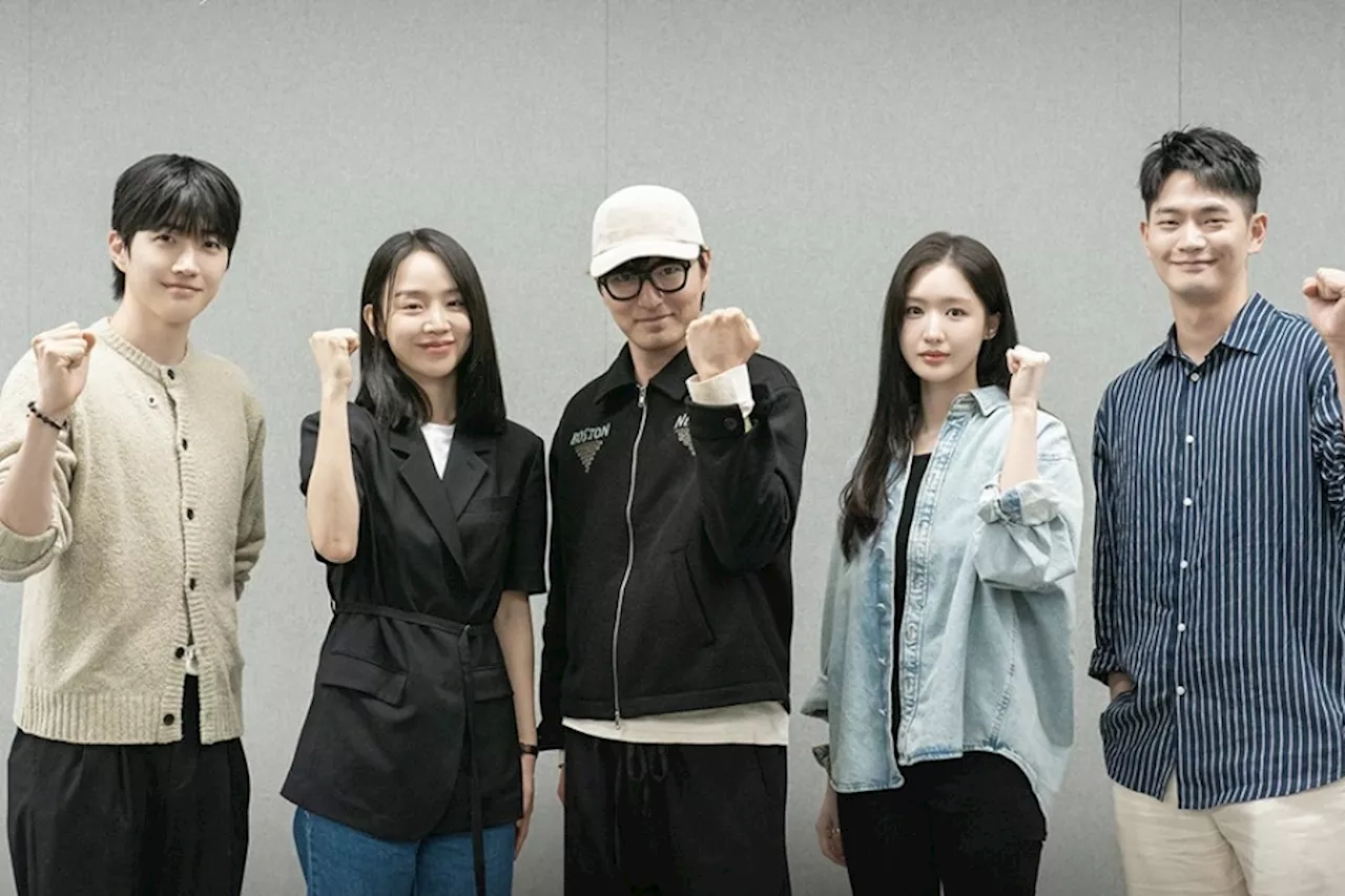 Watch: Shin Hye Sun, Lee Jin Wook, Kang Hoon, And More Test Their Chemistry At Script Reading For New Drama “Dear Hyeri”