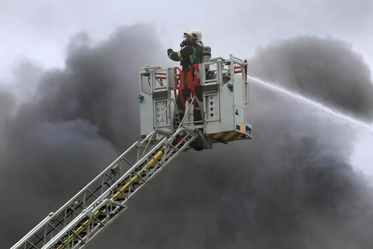 Charente-Maritime : les sapeurs-pompiers mobilisés toute la nuit pour un feu d’entrepôt