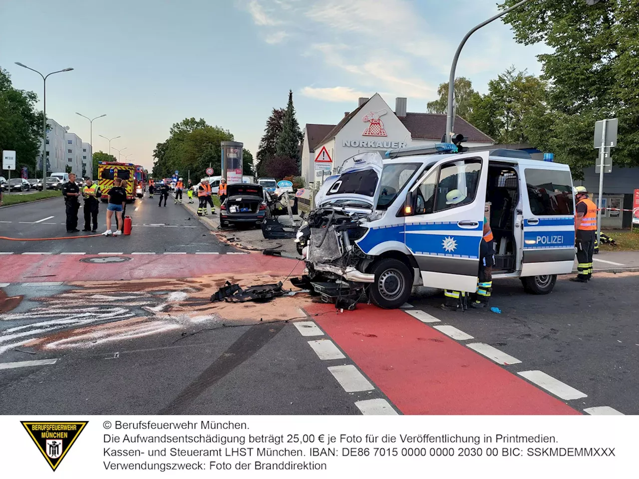 München: Polizeiauto und BMW stoßen am Innsbrucker Ring zusammen