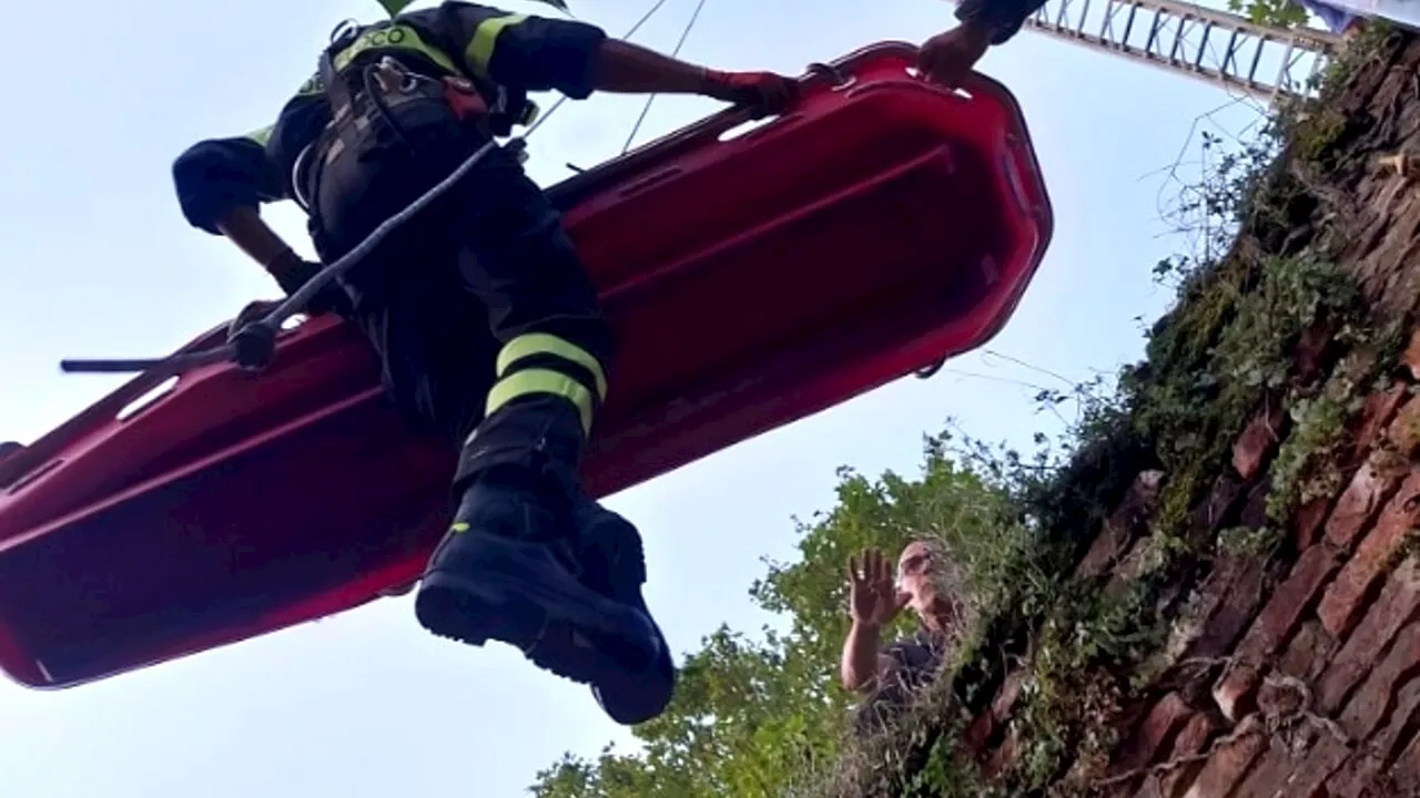 Auto precipita dal ponte e finisce nel fiume: un morto e un ferito