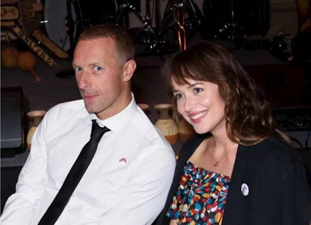 ¡No se separaron! Desmienten rumores de ruptura entre Dakota Johnson y Chris Martin