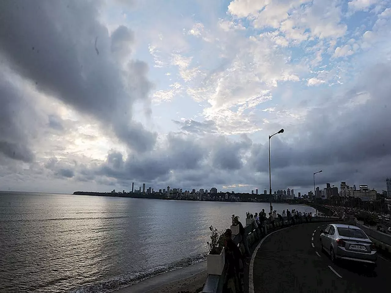 Maharashtra Weather News : राज्यात पावसाची उघडीप; मुंबईत हलक्या सरींची बरसात, उकाडा मात्र कायम