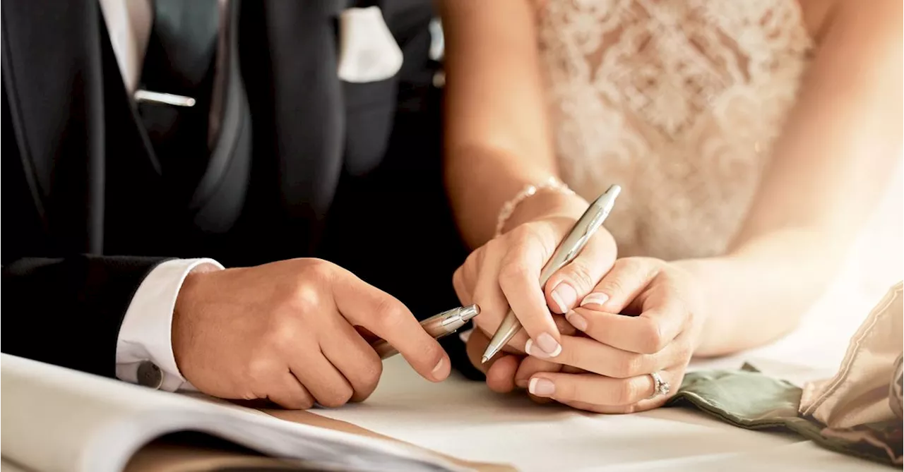 118,000 together, 49,000 apart: The startling figures that show love is blooming in Australia