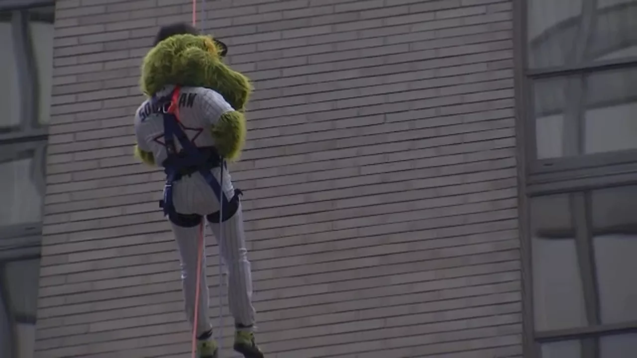 Southpaw joins dozens in repelling off Hyatt Regency in Chicago's Loop for Make-a-Wish