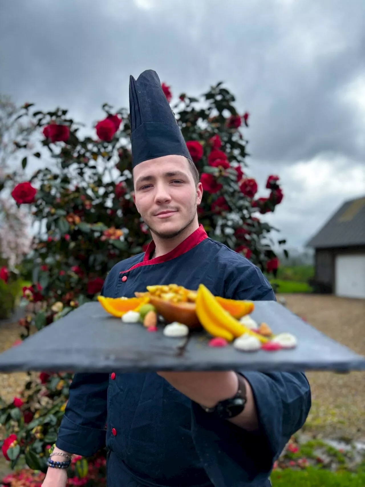 Ce chef de Rouen, connu pour ses vidéos en langue des signes, cuisine maintenant chez vous