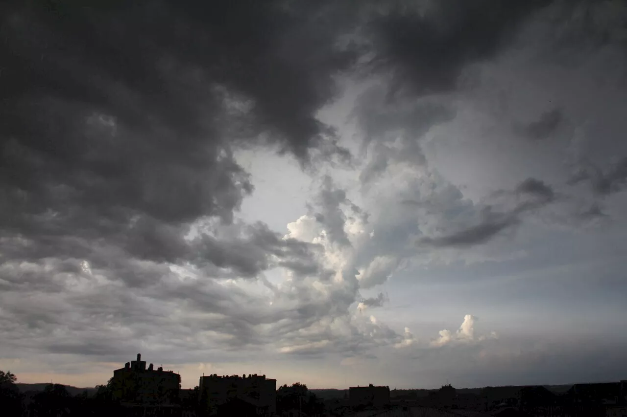 Météo France : 24 départements en vigilance jaune pour pluie et orages ce samedi