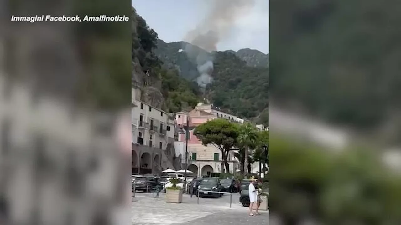 Fiamme in costiera amalfitana, a Cetara incendio minaccia le case