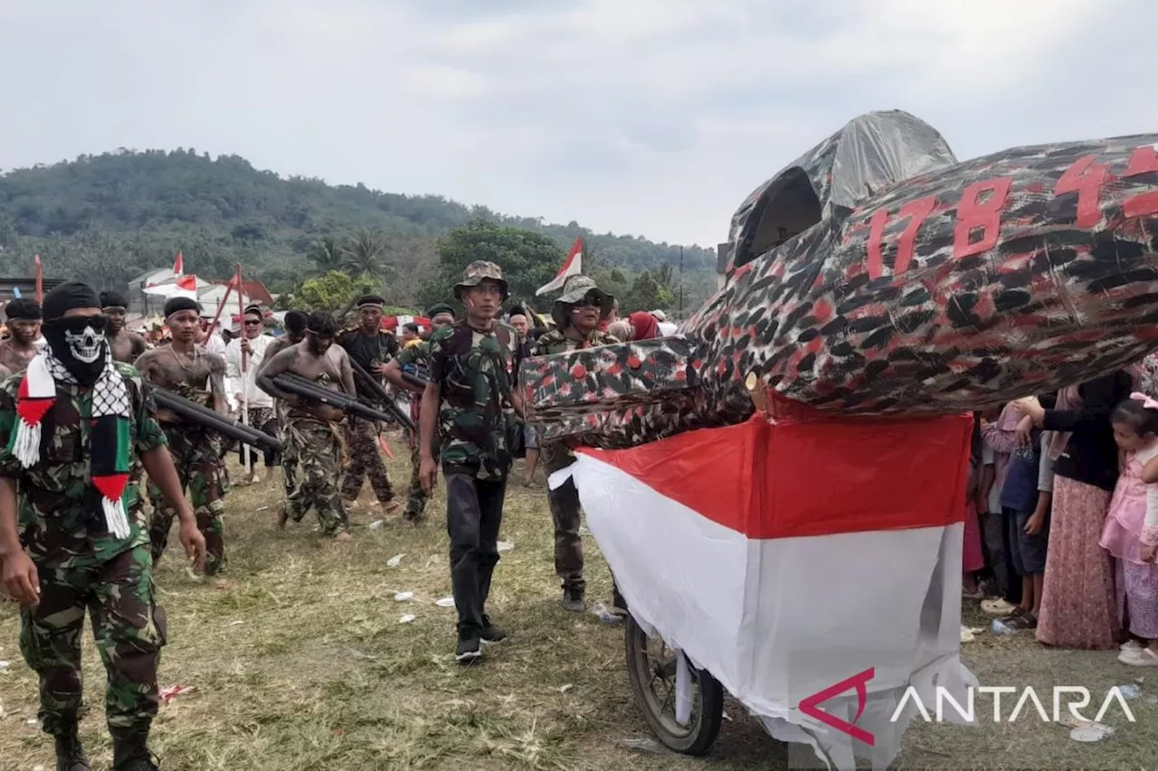 Karnaval produk daur ulang sampah meriahkan perayaan HUT RI