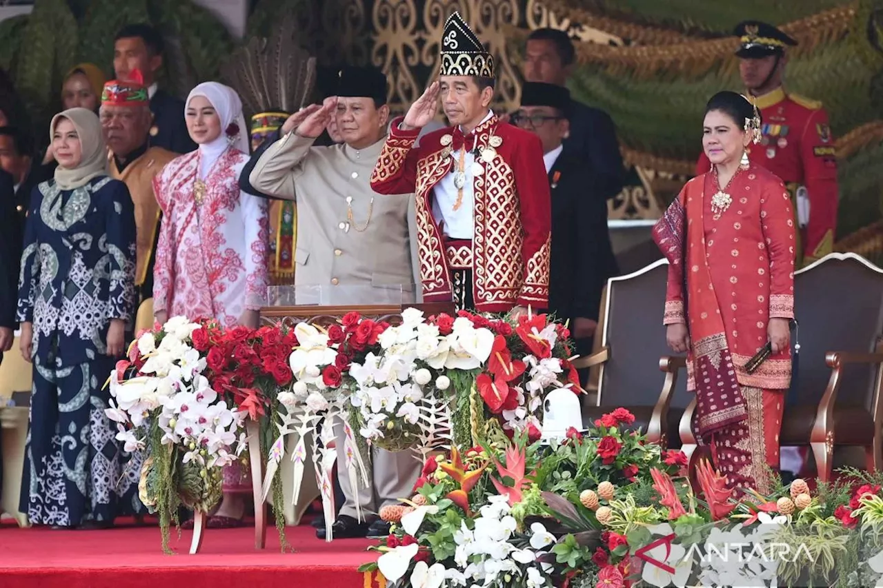 Presiden Joko Widodo hadiri upacara penurunan duplikat Bendera Pusaka di IKN