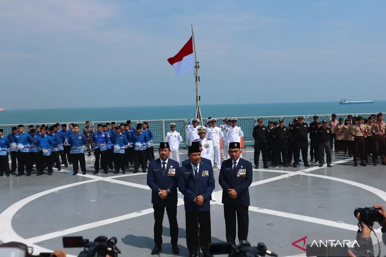 Purnawirawan TNI AL peringati HUT Kemerdekaan di atas KRI RJW 992