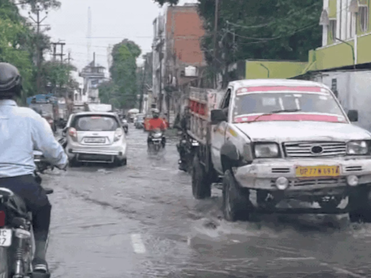 कानपुर में बारिश के बाद जलभराव: फजलगंज में 2 फीट तक सड़कों पर भरा पानी; साउथ की तरफ जाने वाली सड़कों पर भीषण ...