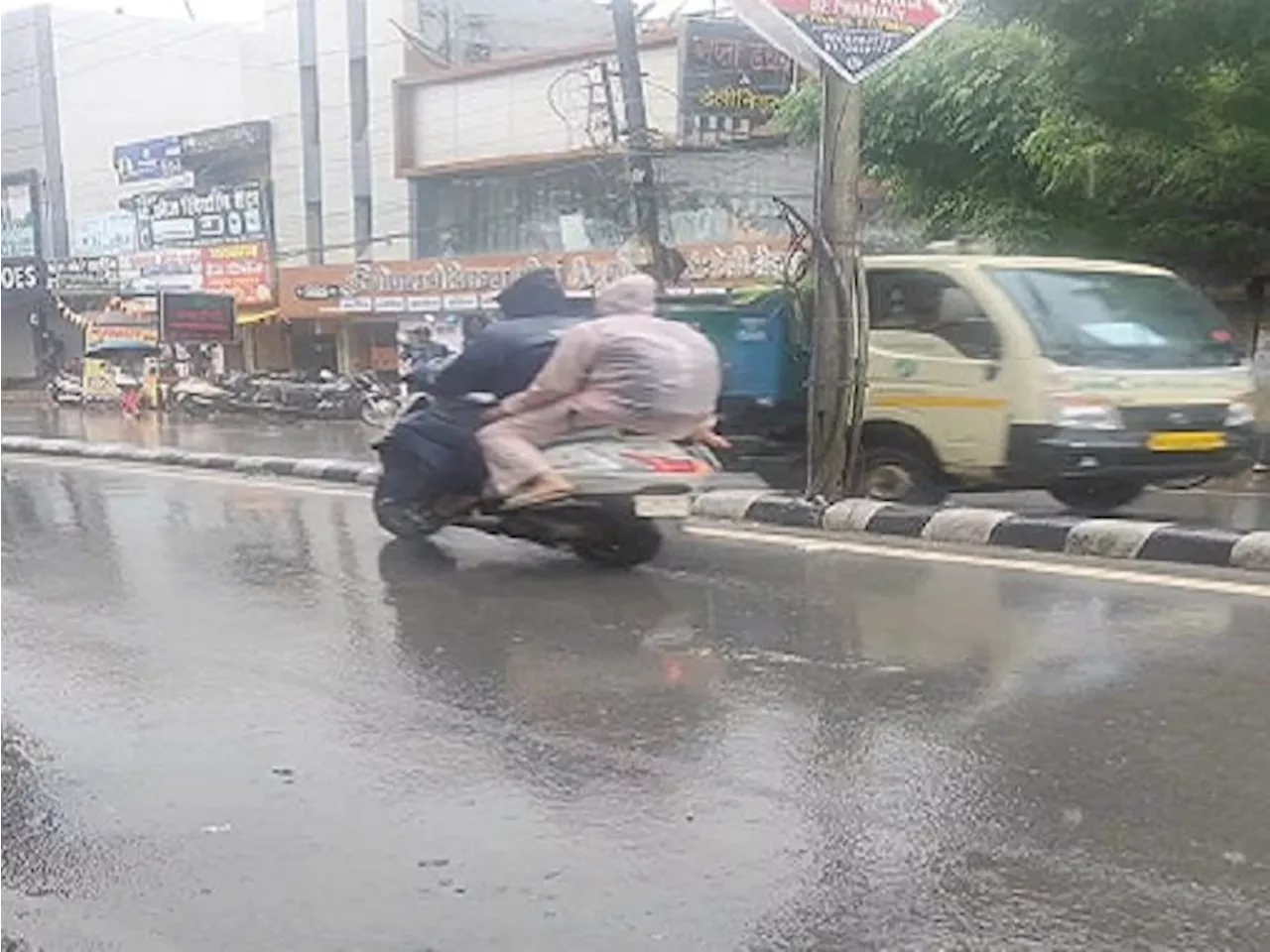 बिलासपुर में गरज-चमक के साथ गिर सकती है बिजली: 3 दिन में 12MM बारिश, तापमान में गिरावट फिर भी उमस, आज बरस स...