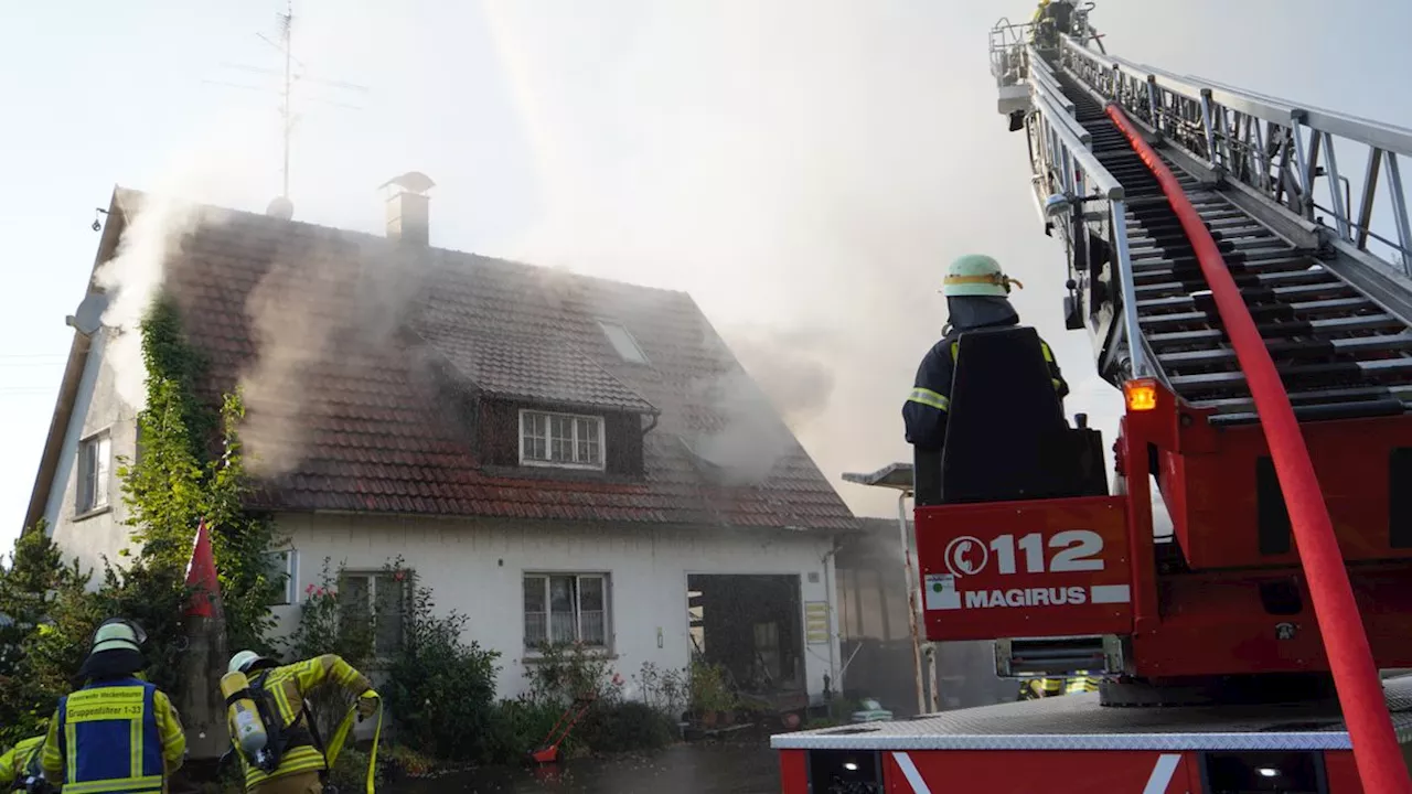 800.000 Euro Schaden: Auto fängt bei Schweißarbeiten Feuer – Garage und Wohnhaus in Flammen