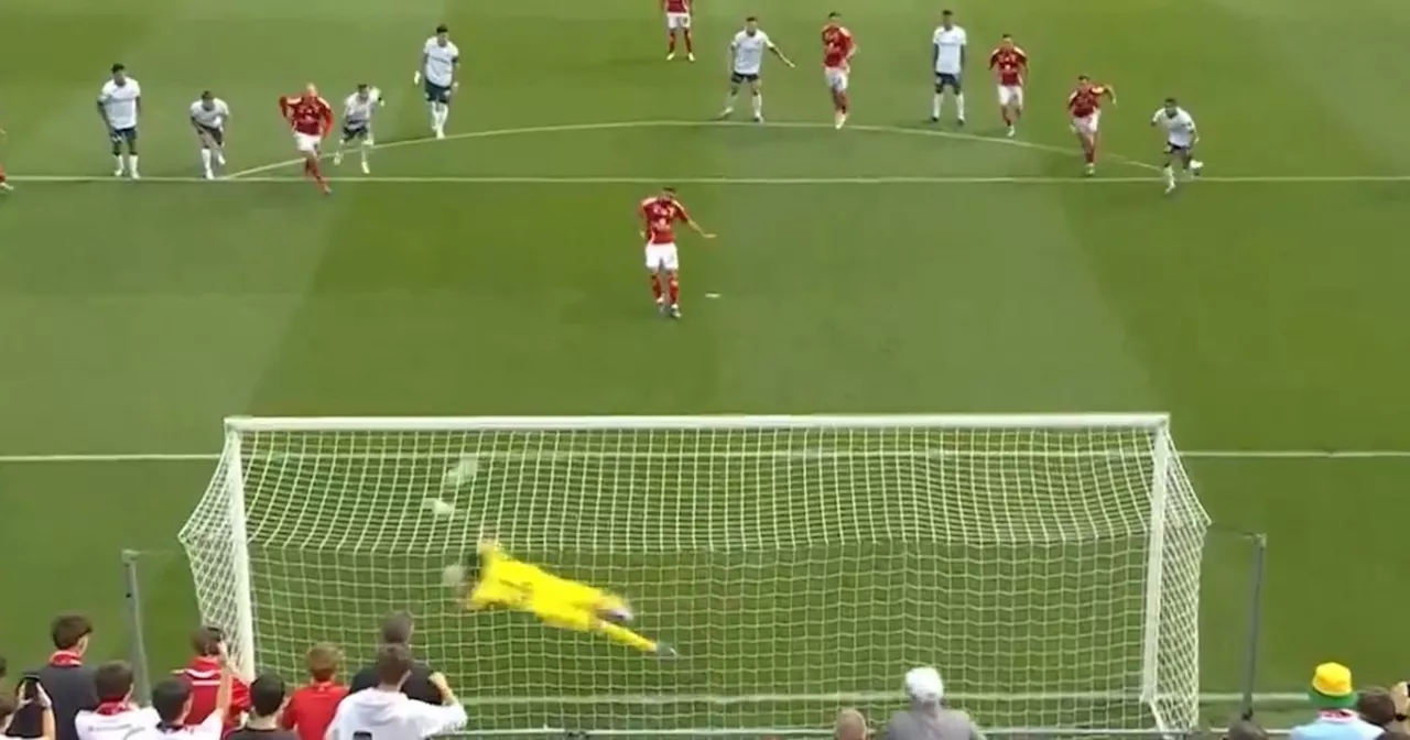 Video: Rulli atajó un penal en su debut en el Olympique de Marsella