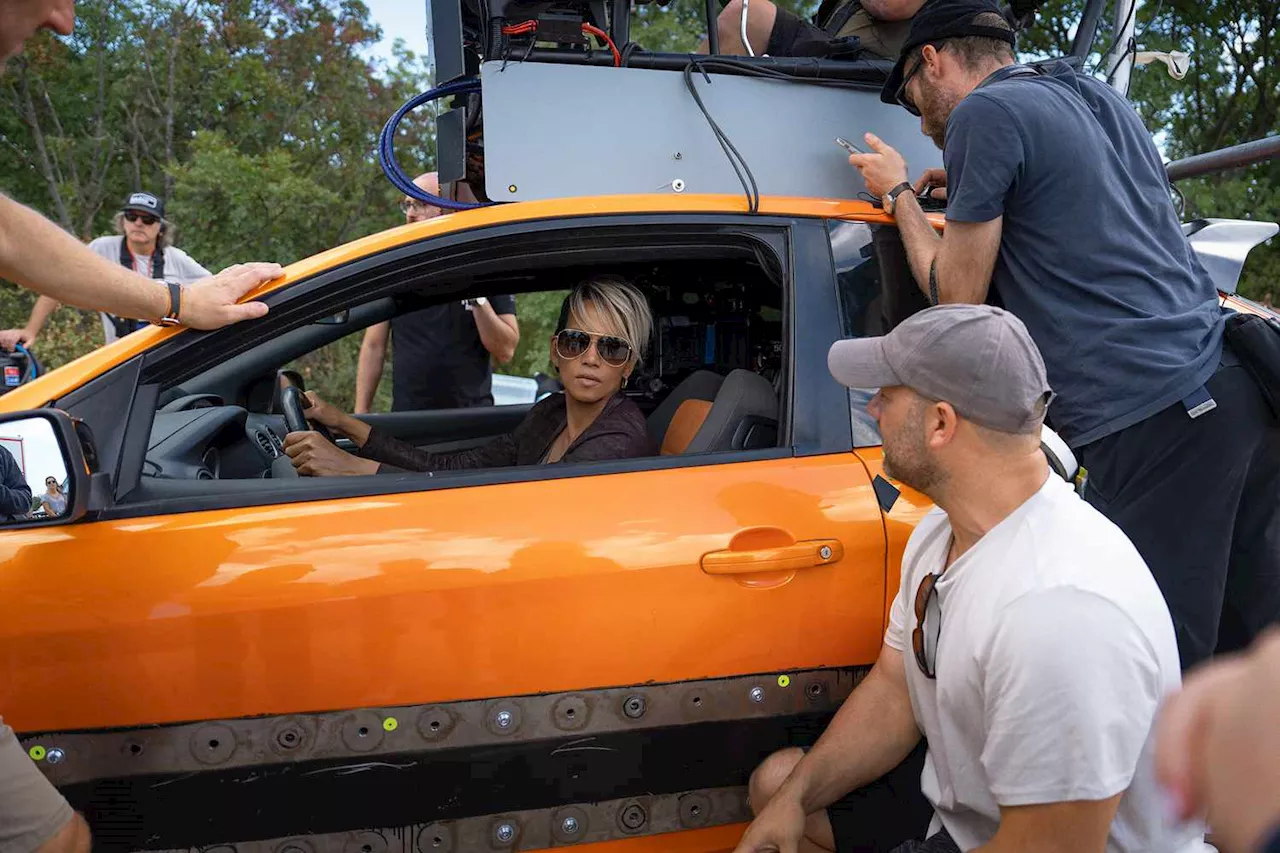 Mark Wahlberg and Halle Berry break down The Union's high-stakes final sequence