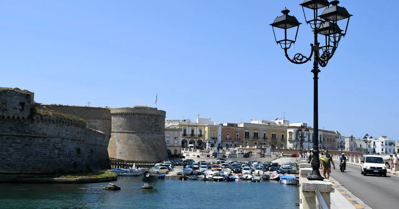 Controlli della Gdf a Gallipoli, appartamenti riempiti oltre i limiti, ai turisti affittati anche i depositi