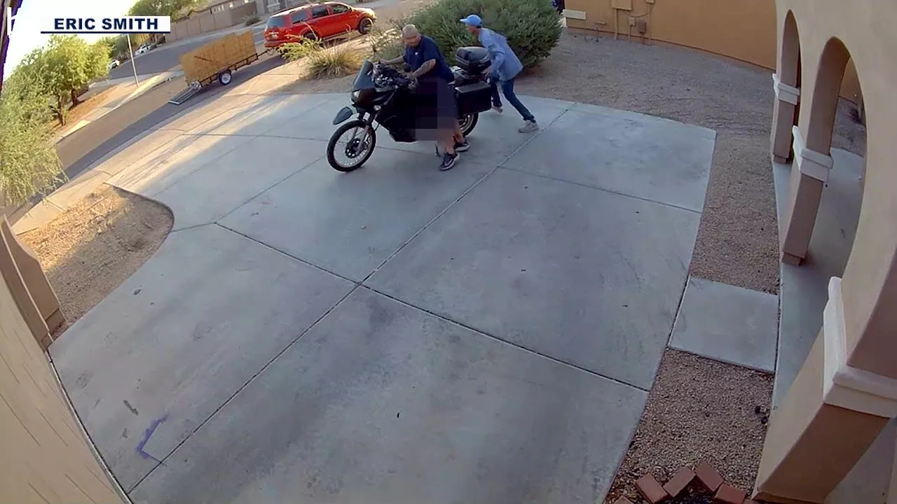 'Buttcrack Bandits' failed attempt to steal a motorcycle caught on camera