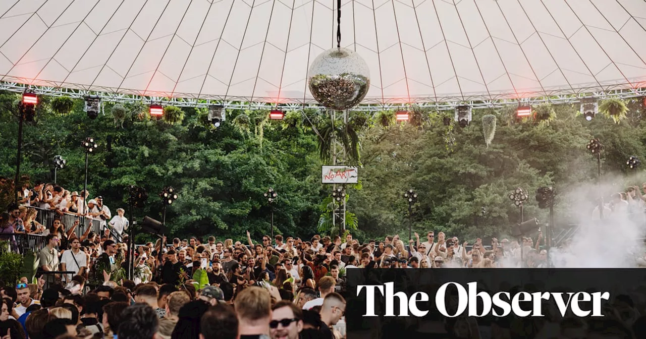 ‘The party is back’: rise in European music festivals banning smartphones