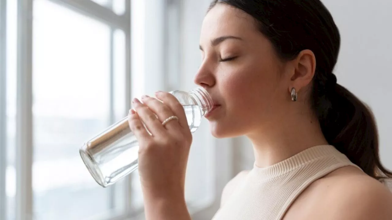 La importancia de la hidratación: 5 beneficios que trae a a tu cuerpo dejar de tomar refresco y café