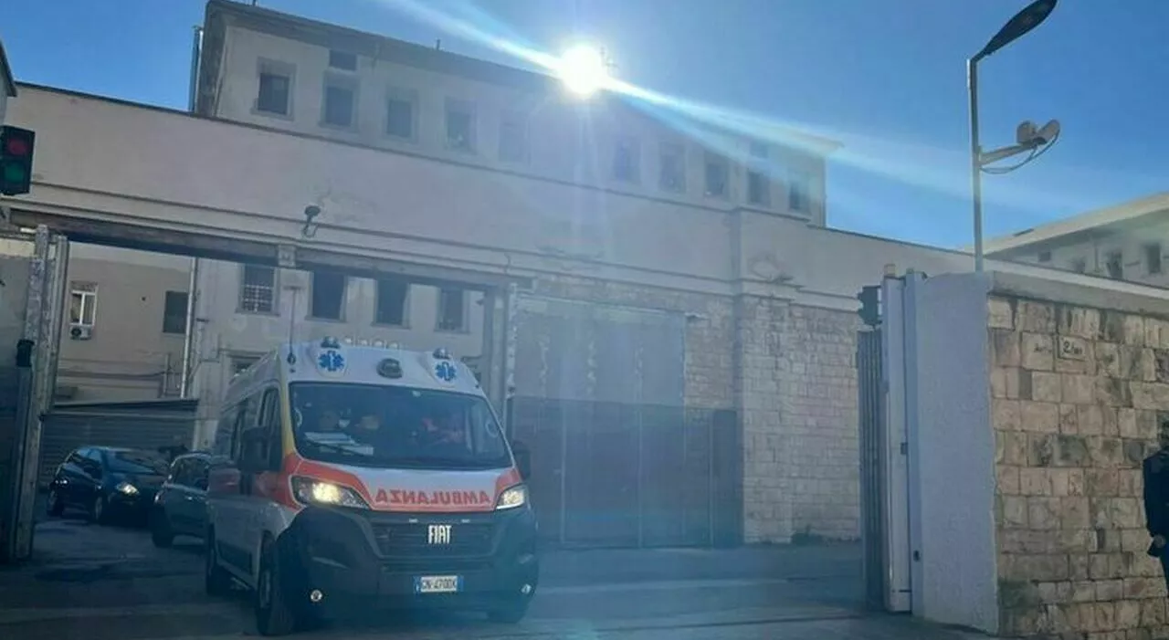 Rivolta dei detenuti nel carcere di Bari: infermiera presa in ostaggio, picchiato un agente