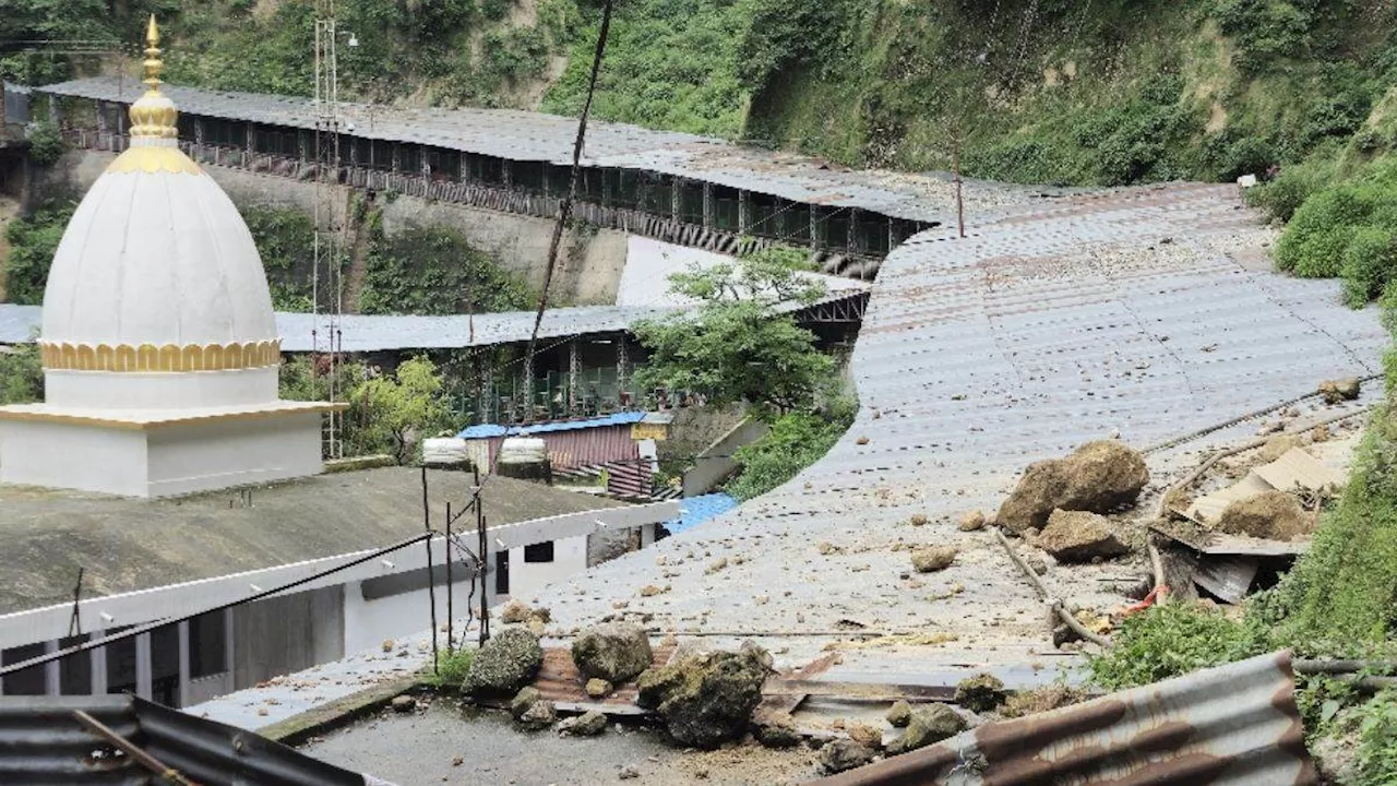 Jammu Kashmir Weather Update: जम्मू में भारी बारिश, मां वैष्णो देवी मार्ग पर दो जगह भूस्खलन, श्रद्धालुओं की आवाजाही पर रोक