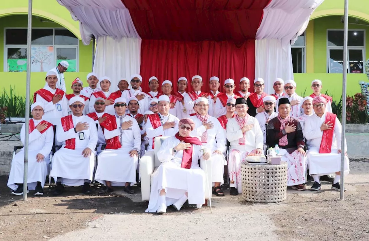 HUT ke-79 RI, Behaestex Bagi-Bagi Ribuan Sarung Merah Putih ke Ratusan Pesantren