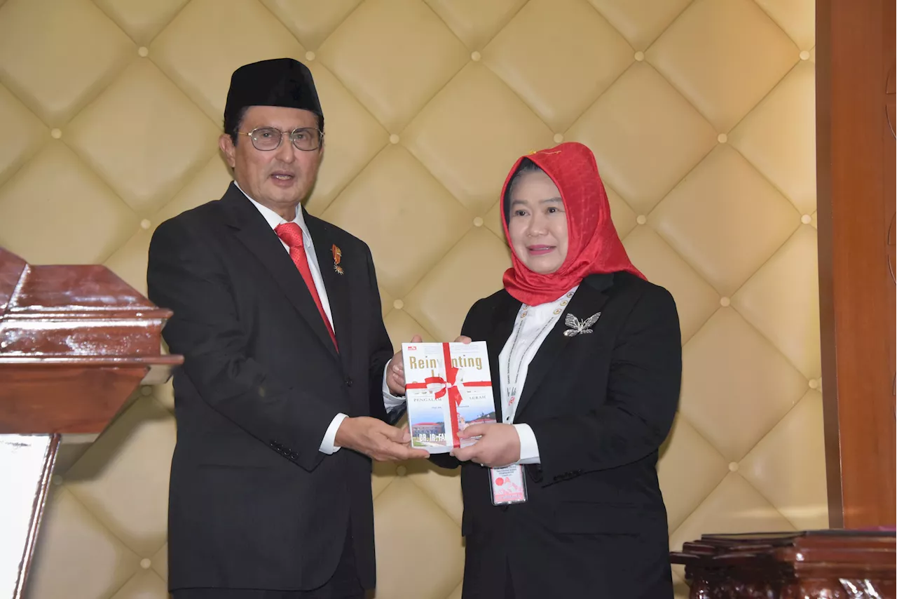 Penyerahan Buku Karya Pimpinan MPR, Siti Fauziah: Kami Sangat Bangga & Siap Menjaganya