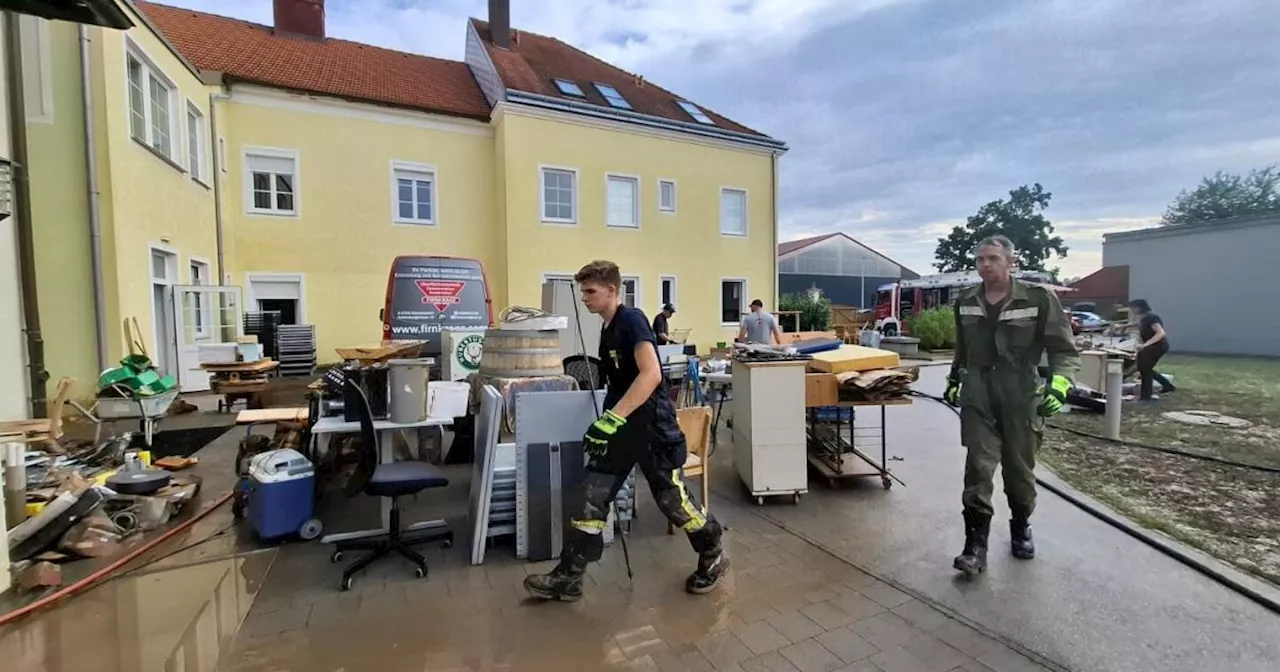 'Wasser stand bis zum Nabel'; Großes Aufräumen nach Unwetter in Hollabrunn