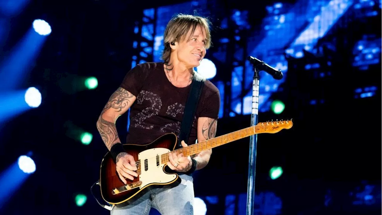 Keith Urban plays free pop-up concert outside a Buc-ee's store in Alabama