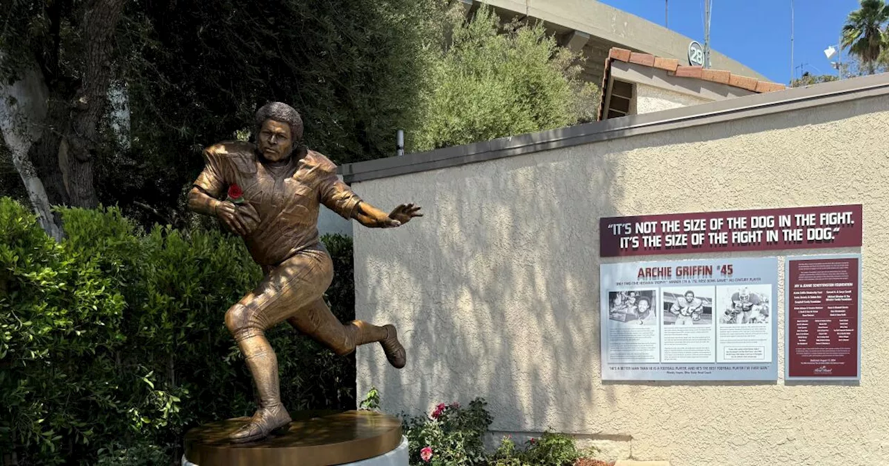 Rose Bowl unveils statue of Ohio State star Archie Griffin