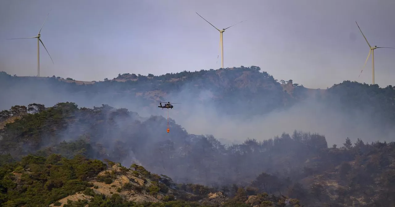 Turquie : de nouveaux feux de forêts partiellement contrôlés à Izmir