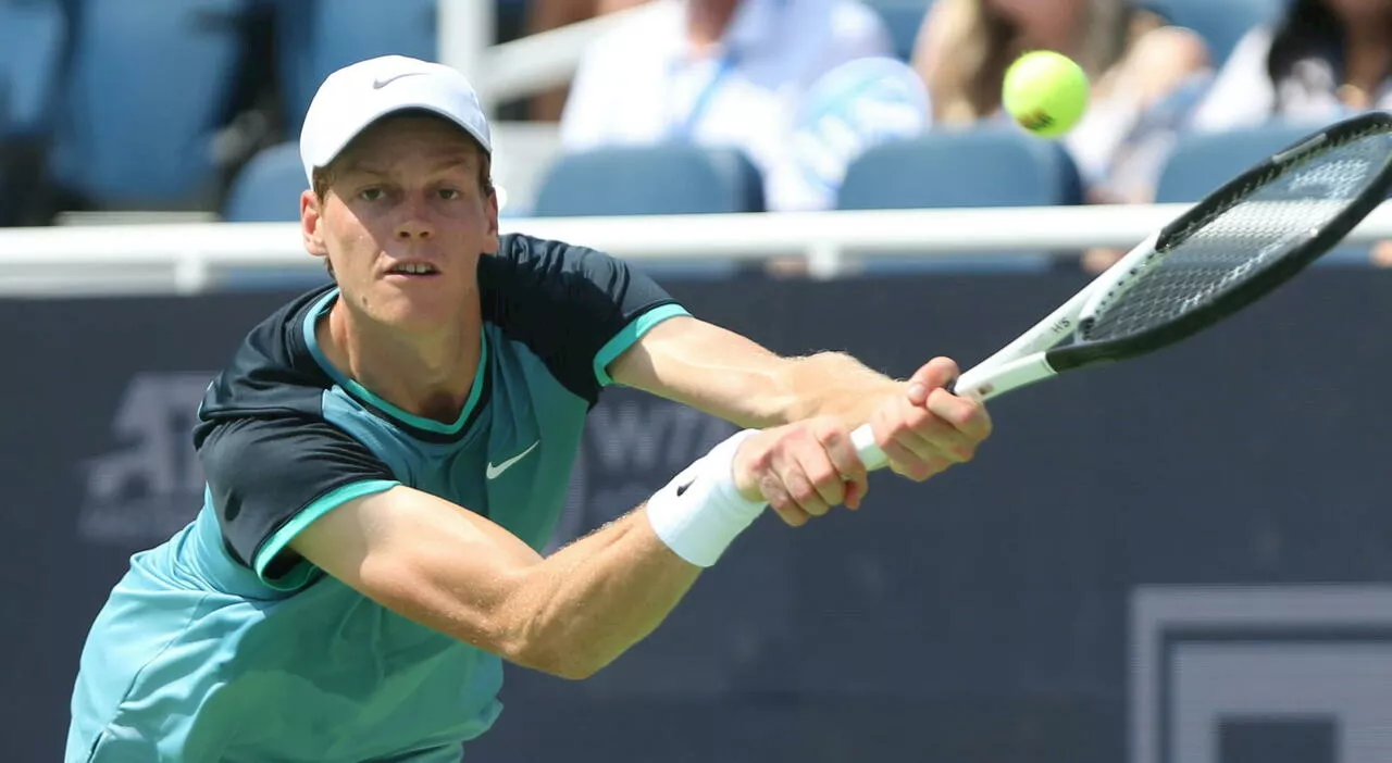 Sinner batte Rublev (4-6, 7-5, 6-4) e si vendica della sconfitta di Montreal: Jannik in semifinale a Cincinnat