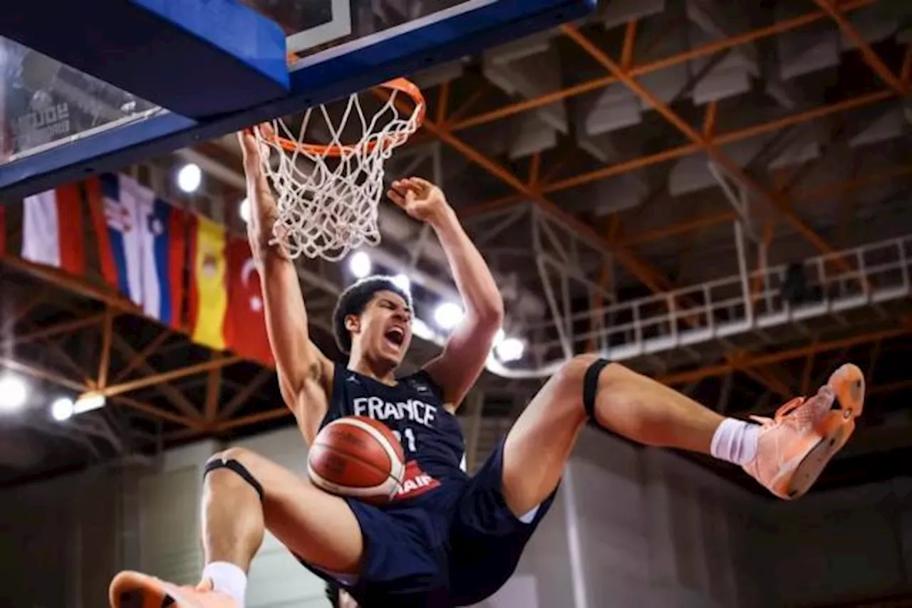 Les Bleuets en or après avoir maîtrisé l'Espagne tenante du titre en finale de l'Euro U16