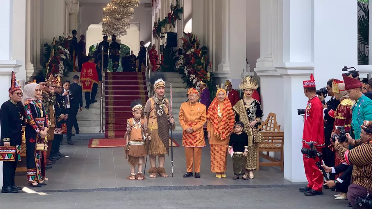 Tiba di Istana Merdeka, Ma'ruf Amin Pakai Adat Pontianak dan Gibran Kenakan Adat Papua