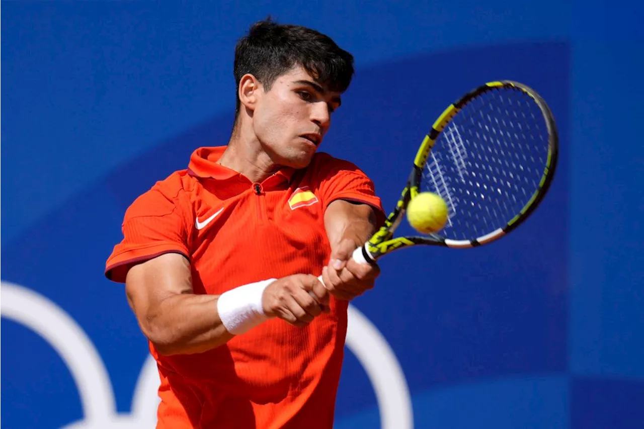 Frustrated Carlos Alcaraz smashes his racket in 3-set loss to Gael Monfils at Cincinnati Open