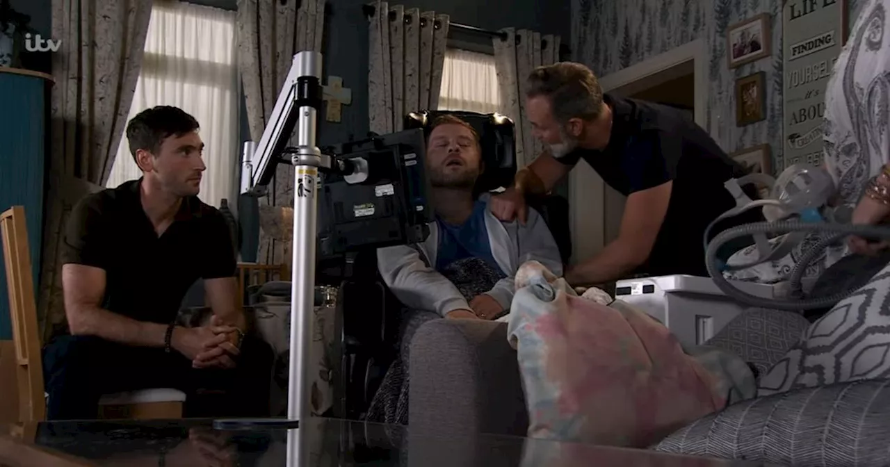 Corrie fans 'crumbling' as they say death is 'going to be soon' amid star's exit