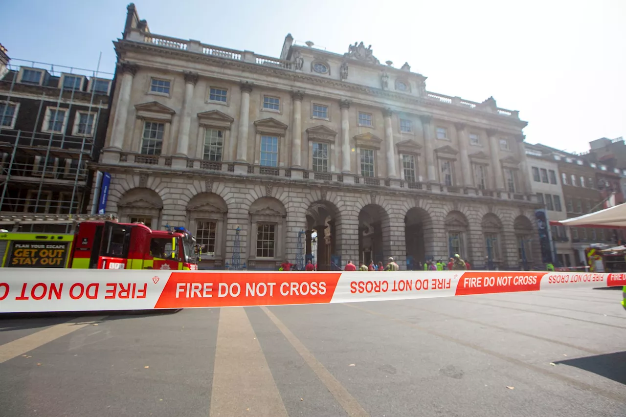 Londoner Feuerwehr: Brand in Somerset House eingedämmt