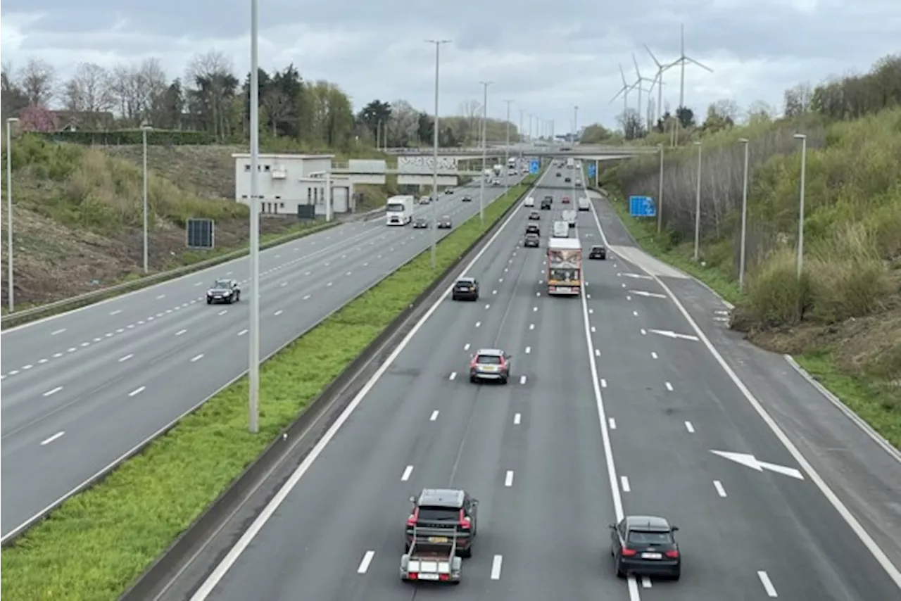 E17 richting Kortrijk tijdlang versperd na zwaar ongeval