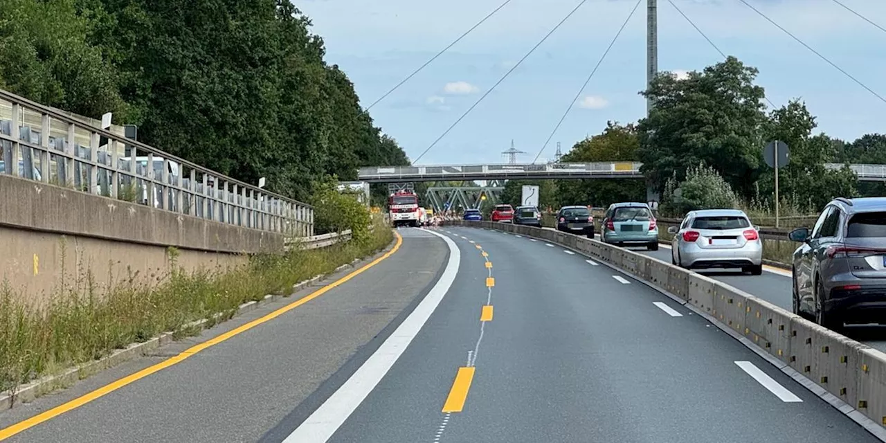 Sperrung auf der S&uuml;dwesttangente in N&uuml;rnberg: Lkw blieb an Br&uuml;cke h&auml;ngen