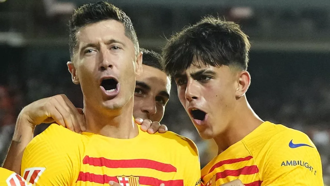 Lewandowski wijst Barcelona de weg in Valencia bij eerste duel onder Flick