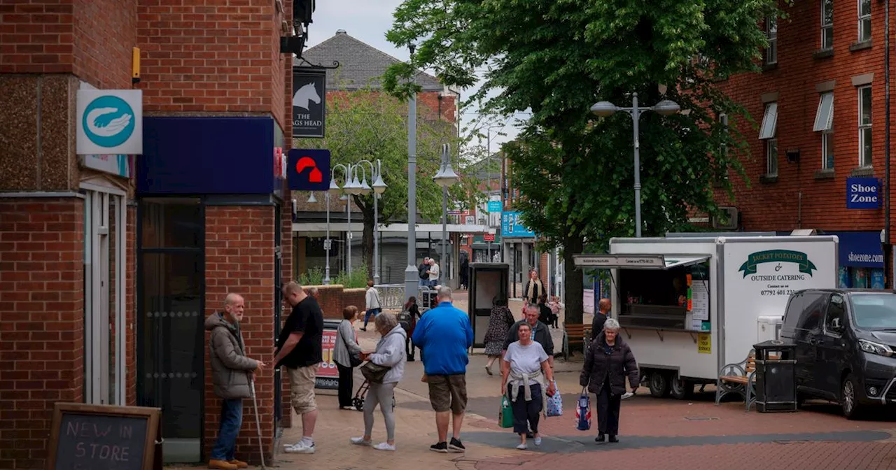 Lee Anderson asks if people have been victims of 'abusive yobs'