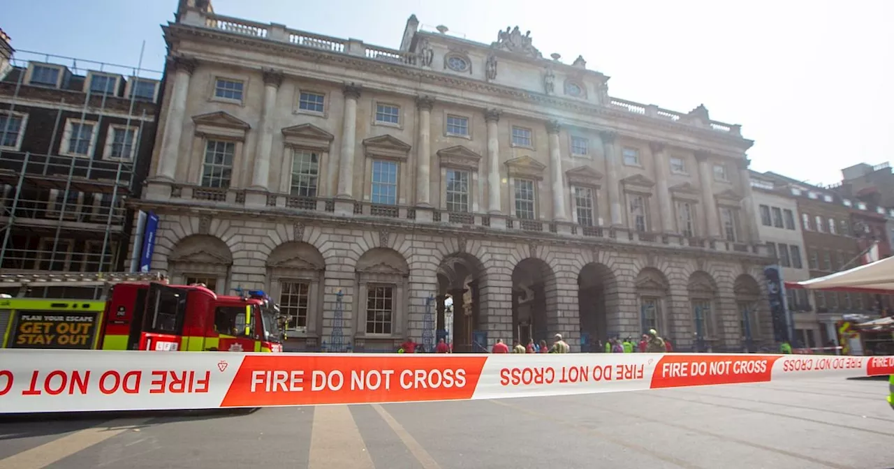 Londoner Feuerwehr: Brand in Somerset House eingedämmt