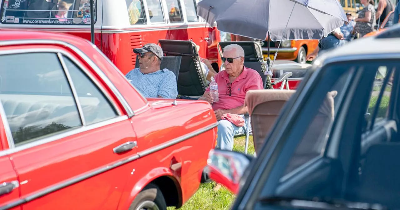 In beeld: Oldtimerdag haalt absolute klassiekers naar Ruinerwold